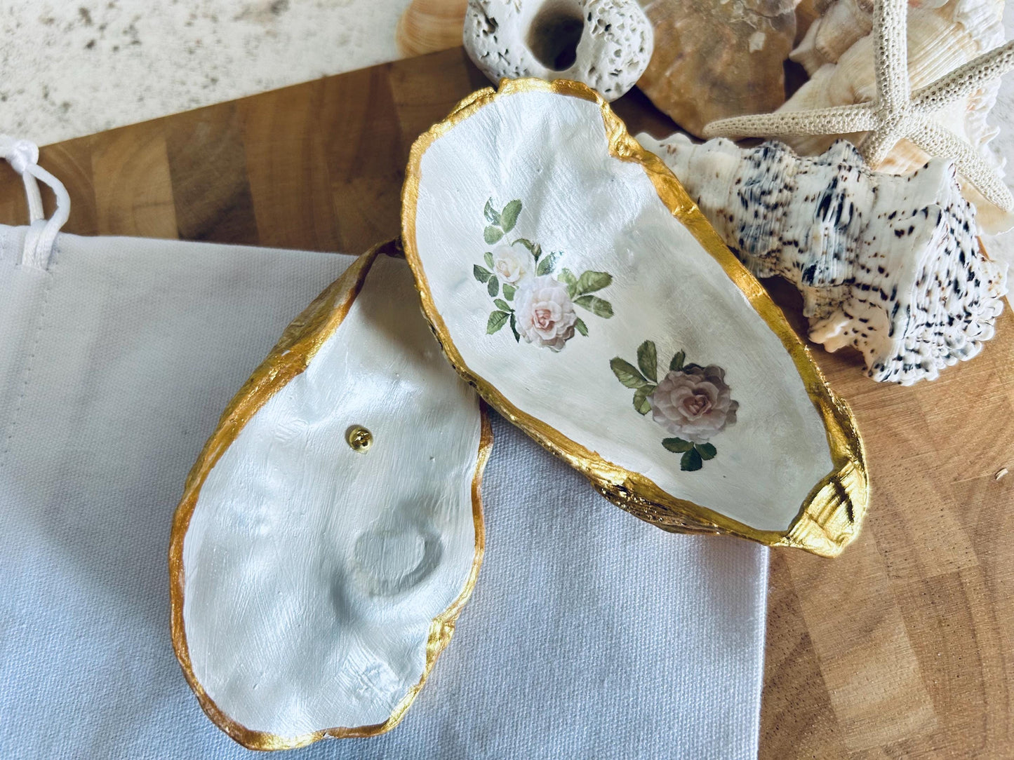 Gold Full Oyster Shell Jewellery Box with a White and Dusky Pink Rose Design.