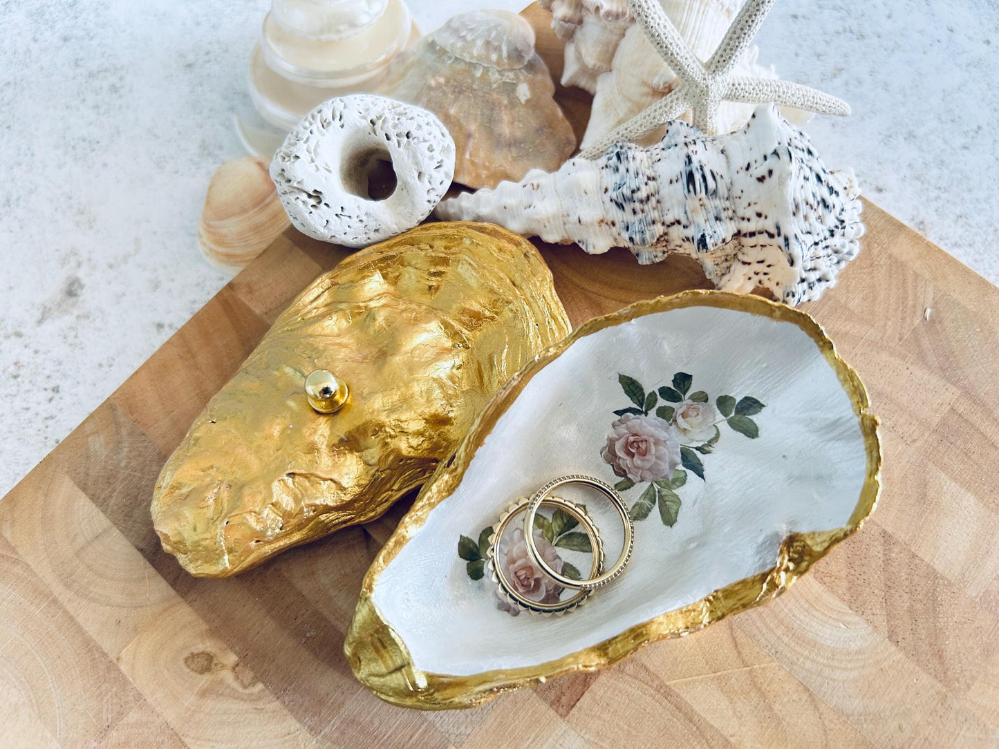 Gold Full Oyster Shell Jewellery Box with a White and Dusky Pink Rose Design.