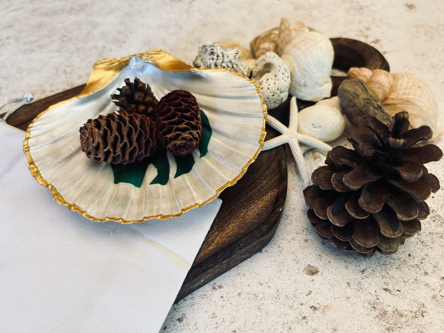 Palm Leaf Shell Trinket Dish. Gold and Green Monstera Leaf Botanical Ring Holder.