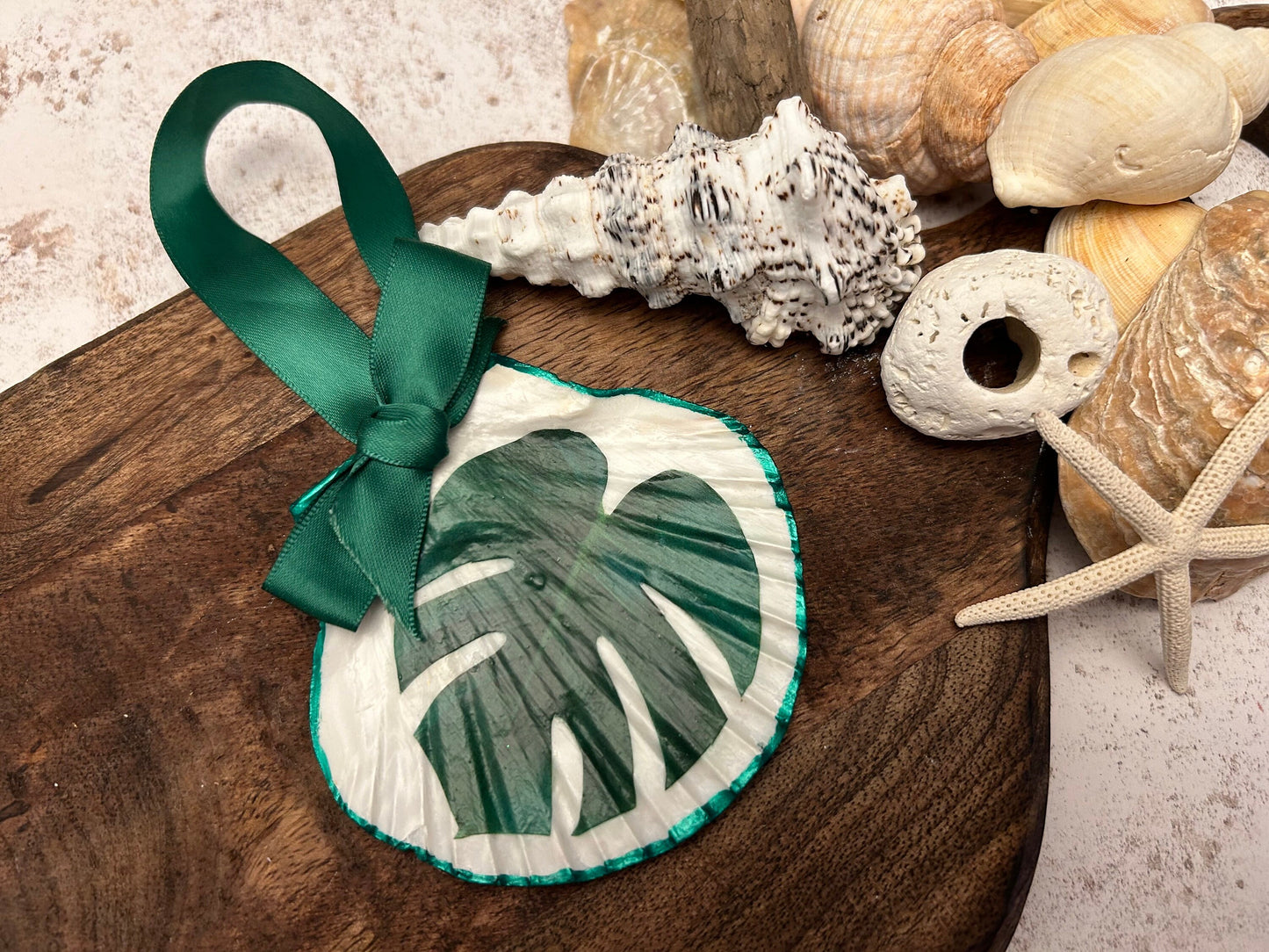 Emerald Green Palm Leaf Topical Scallop Shell Hanging Ornament.