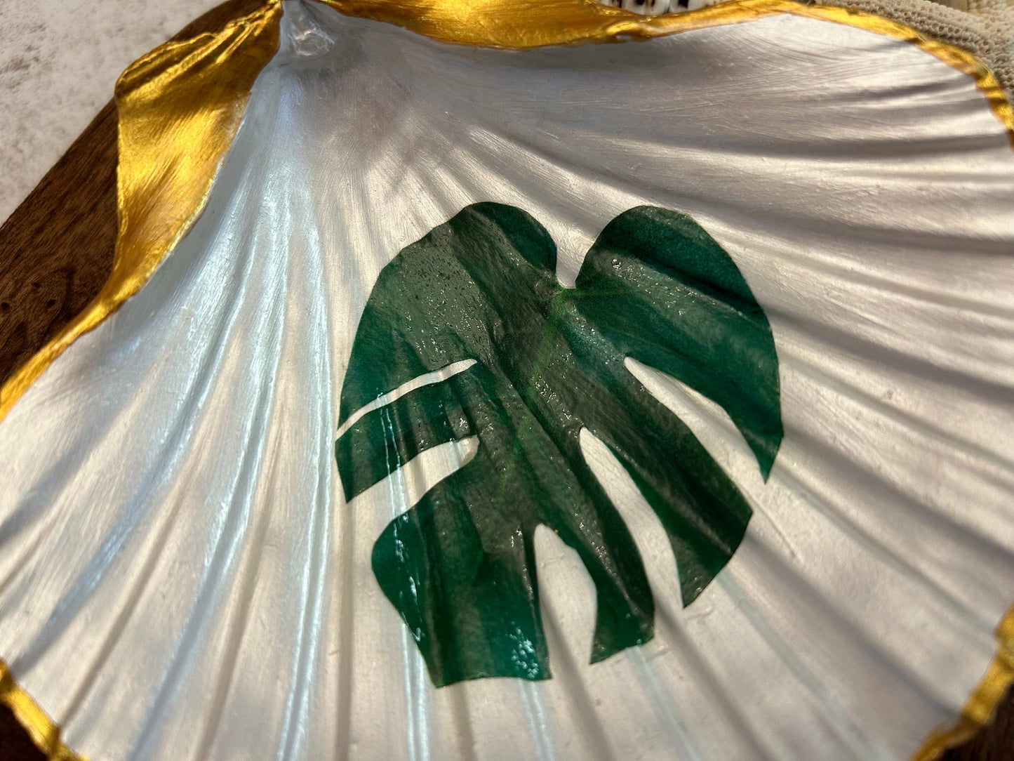 Palm Leaf Shell Trinket Dish. Gold and Green Monstera Leaf Botanical Ring Holder.