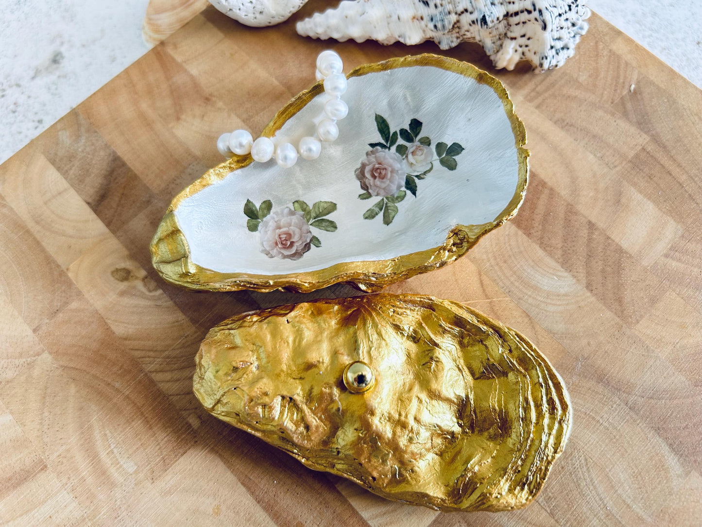 Gold Full Oyster Shell Jewellery Box with a White and Dusky Pink Rose Design.