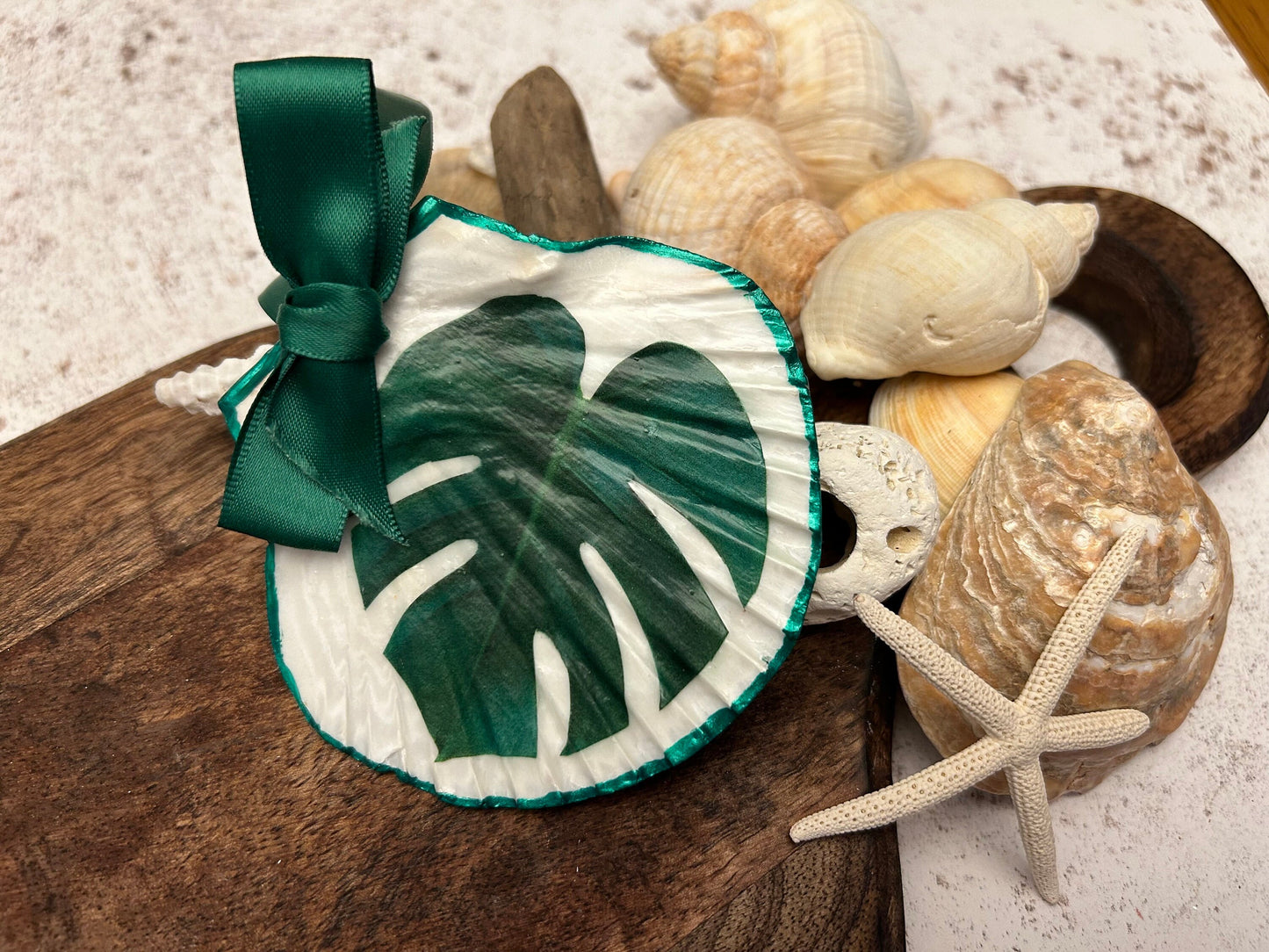 Emerald Green Palm Leaf Topical Scallop Shell Hanging Ornament.