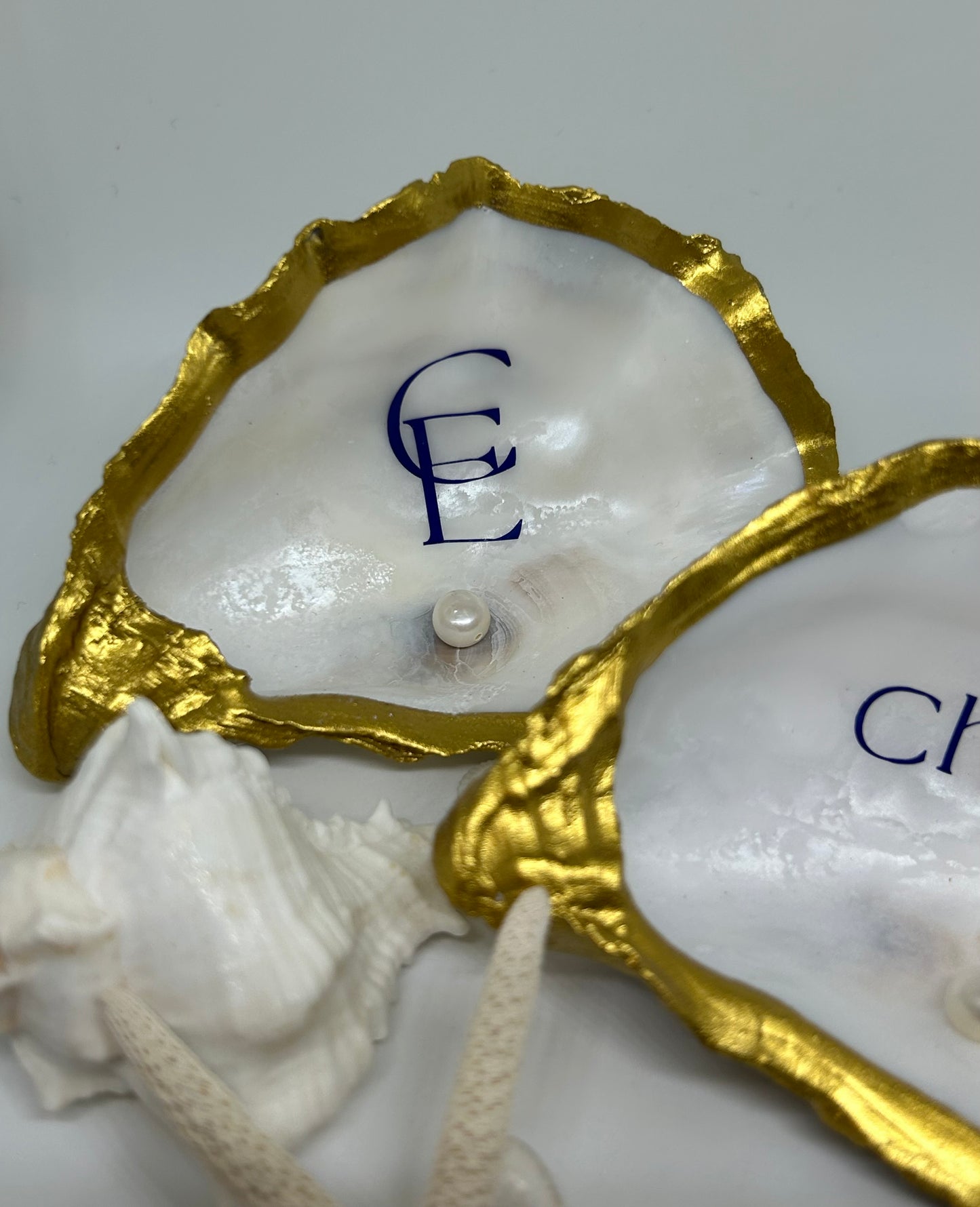 Gold Oyster Shell Place Cards. Personalised Wedding Name Place. Coastal Favour Gift.