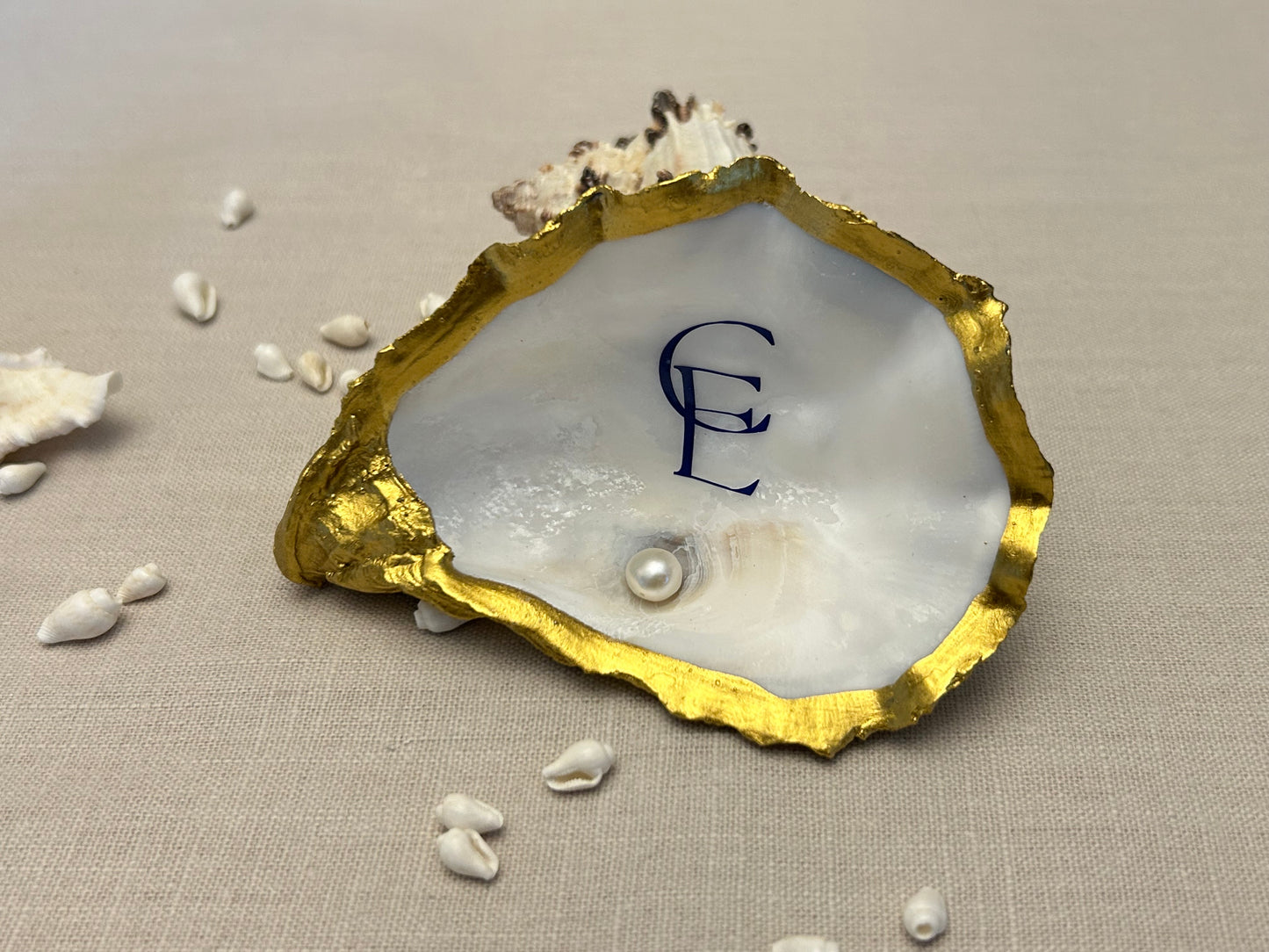 Gold Oyster Shell Place Cards. Personalised Wedding Name Place. Coastal Favour Gift.