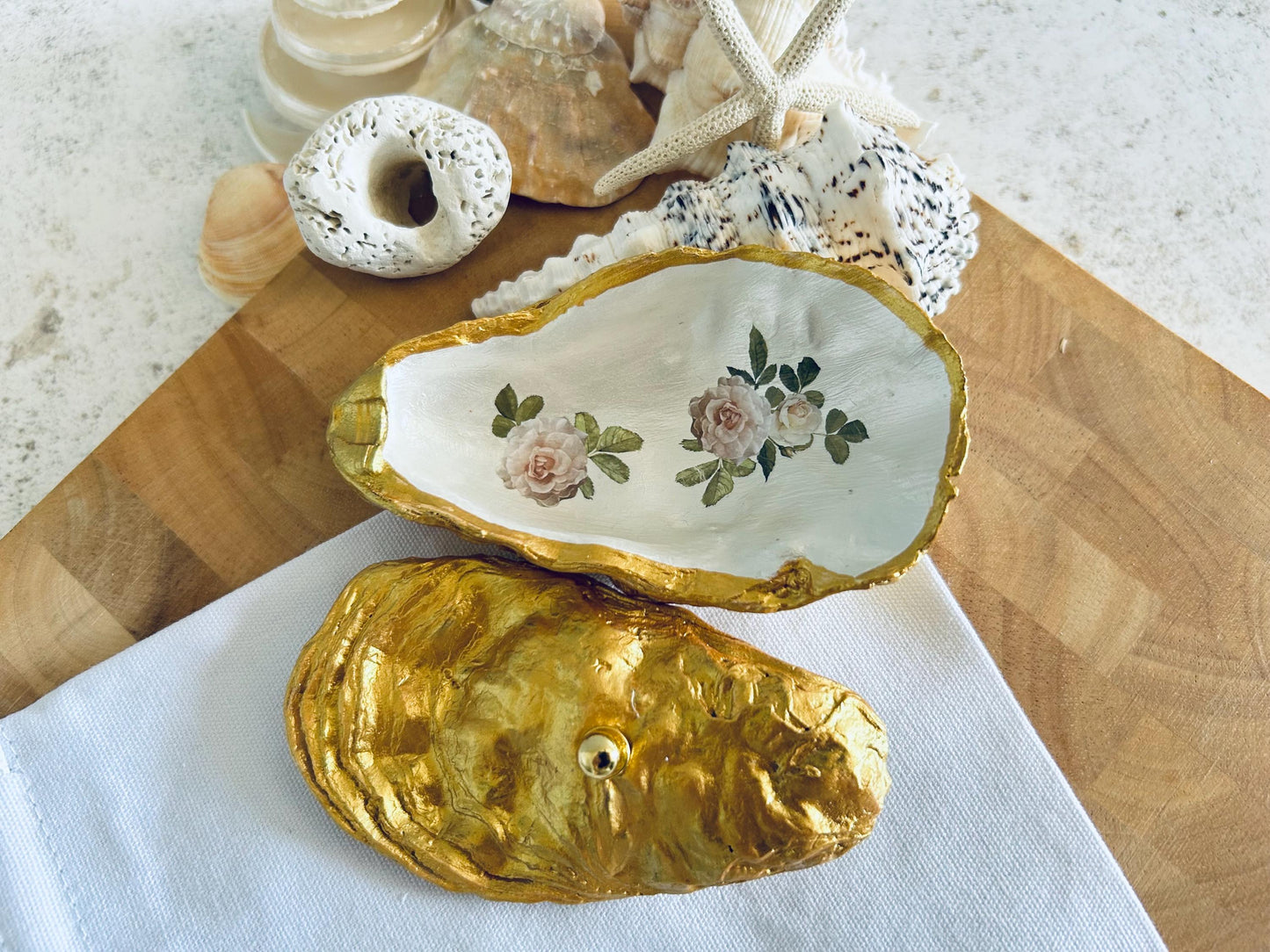 Gold Full Oyster Shell Jewellery Box with a White and Dusky Pink Rose Design.