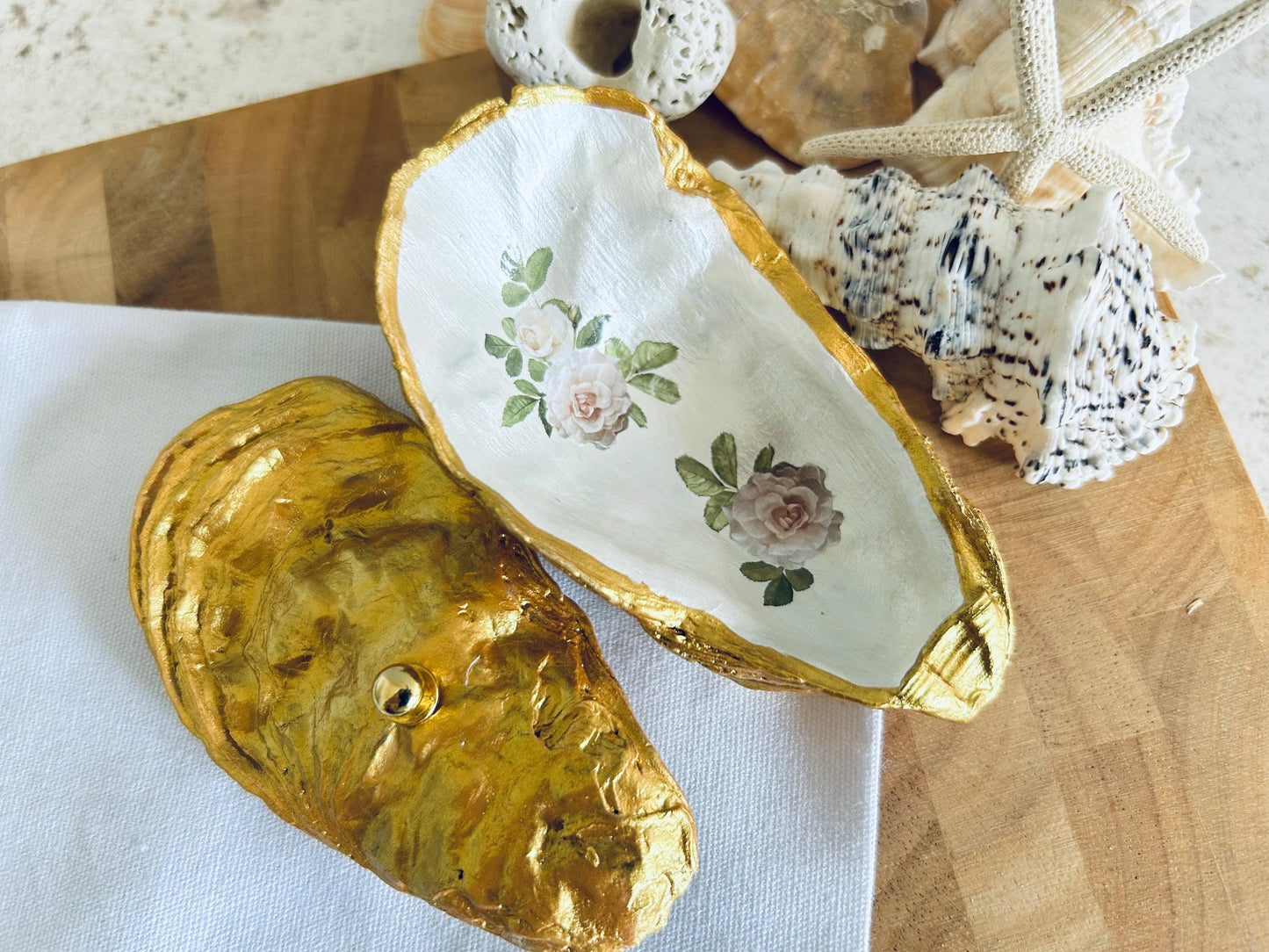 Gold Full Oyster Shell Jewellery Box with a White and Dusky Pink Rose Design.