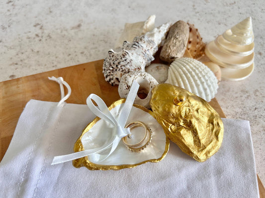 Gold Full Oyster Shell Wedding Ring Bearer Holder.