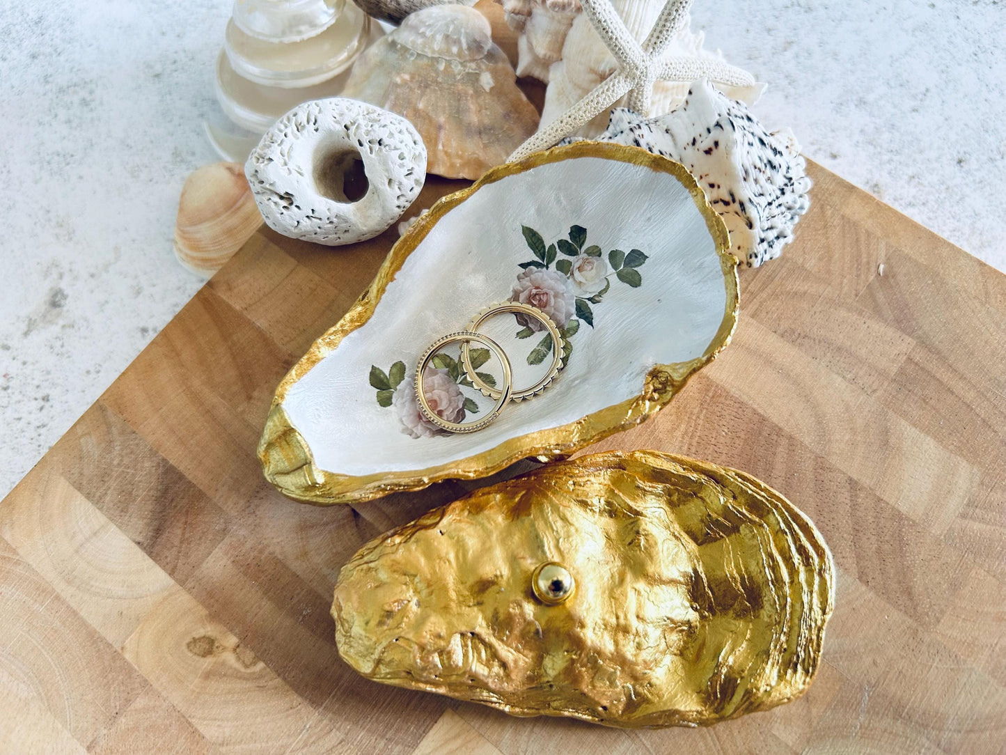 Gold Full Oyster Shell Jewellery Box with a White and Dusky Pink Rose Design.