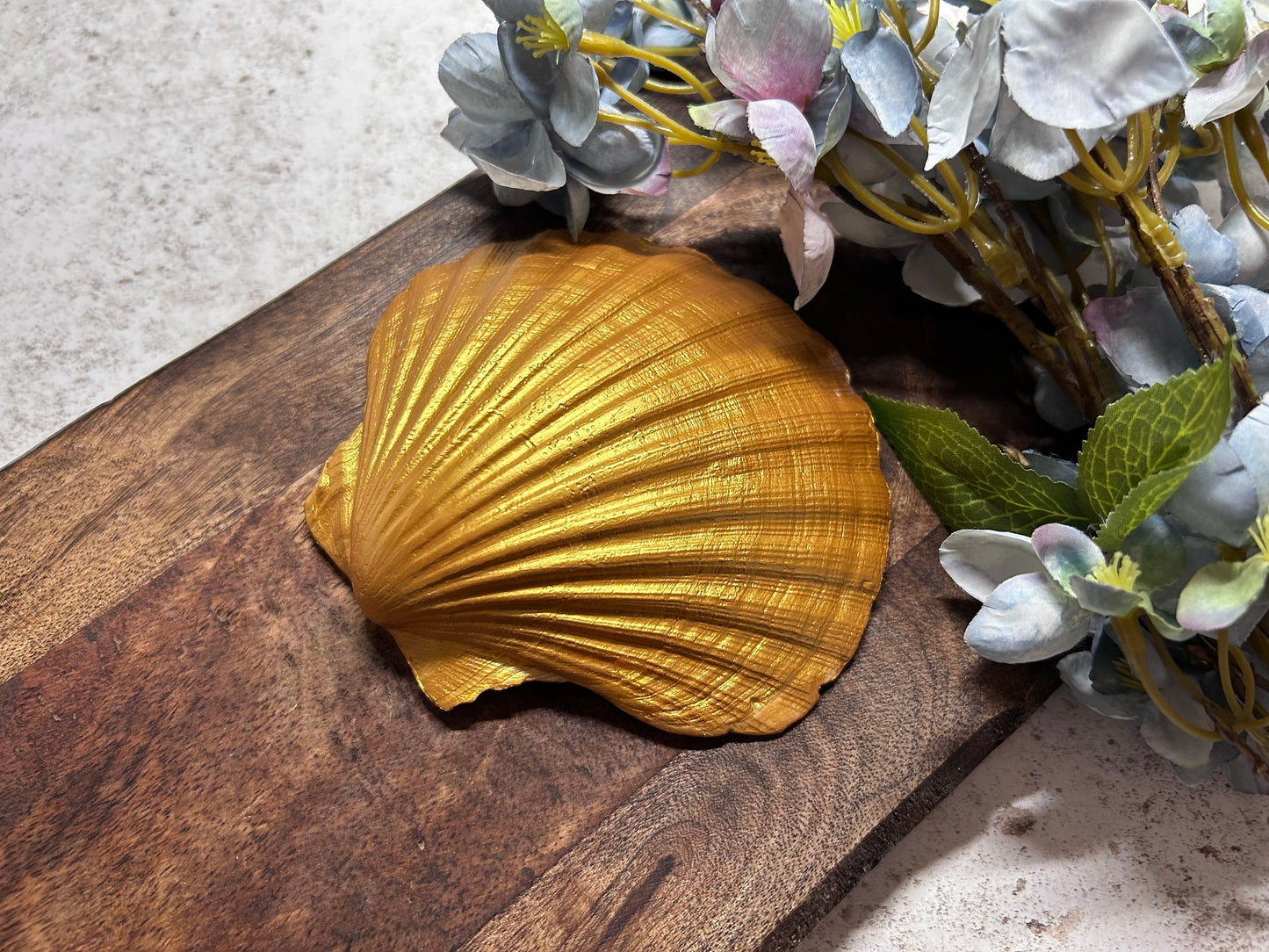 White Rose Scallop Shell Ring Dish. Gold Floral Jewellery Holder.