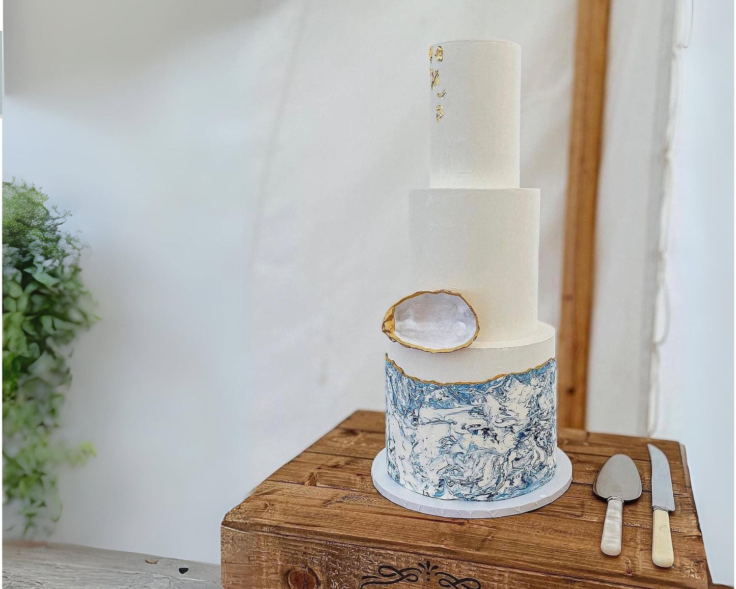 Personalised Gold Oyster Shell Cake Topper. Custom Beach Wedding Decoration.