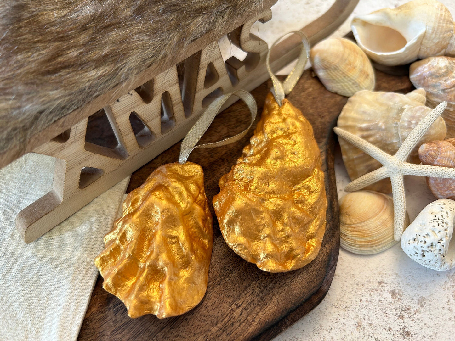 Retro Oyster Shell Christmas Bauble: Blue & Gold Kitsch Holiday Hanging Decor.