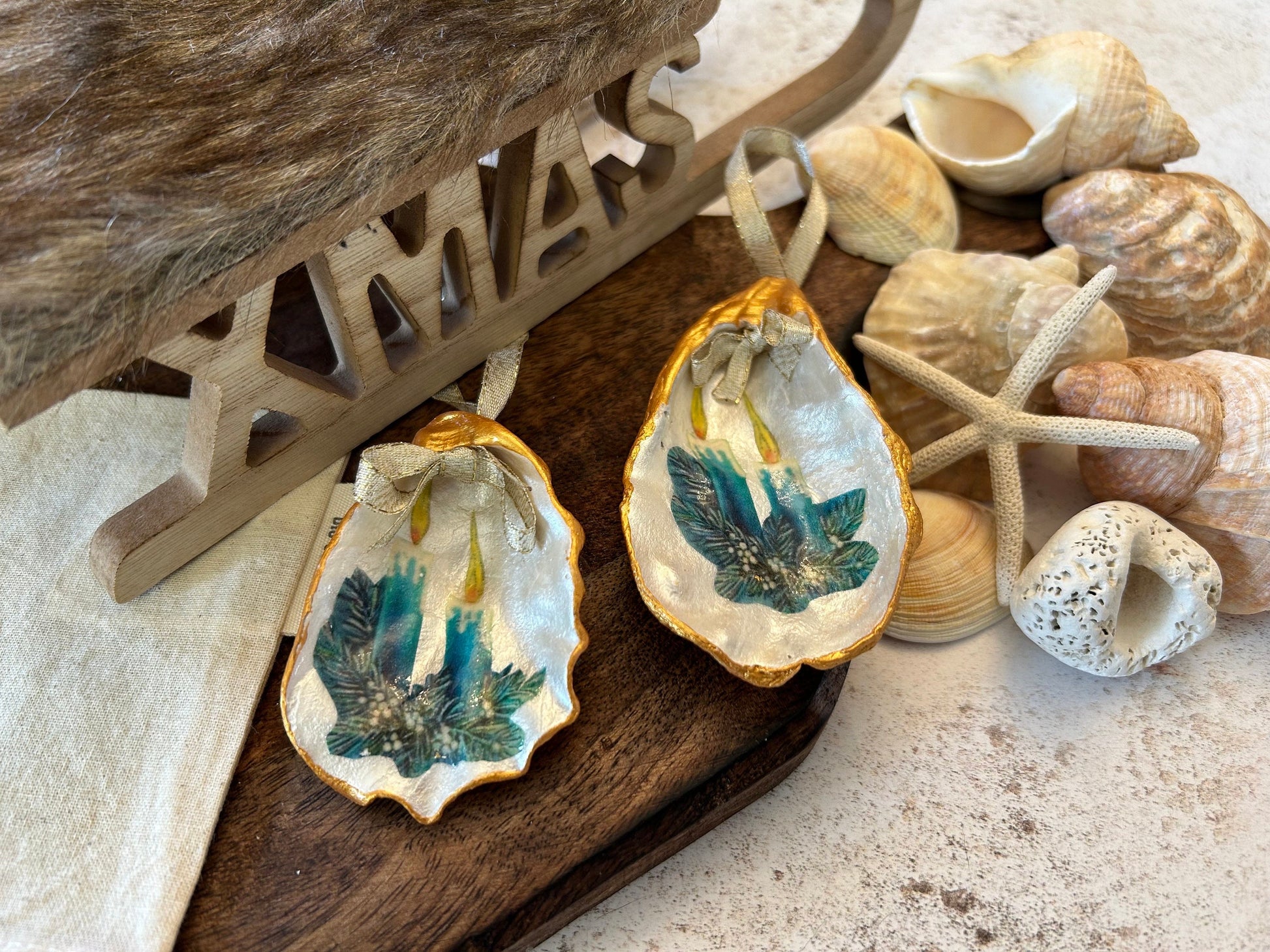 Retro Oyster Shell Christmas Bauble: Blue & Gold Kitsch Holiday Hanging Decor.