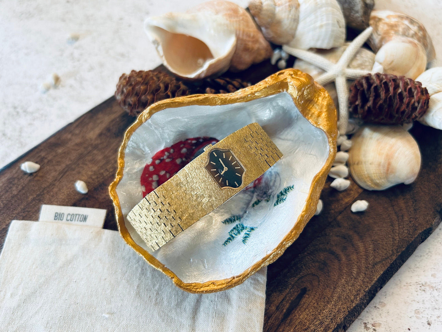 Toadstool oyster shell trinket dish. Nature lovers gift for her. Red and gold mushroom cottagecore ring dish. Autumn Fall home decor gift.