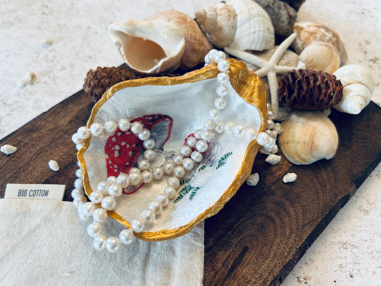 Toadstool oyster shell trinket dish. Nature lovers gift for her. Red and gold mushroom cottagecore ring dish. Autumn Fall home decor gift.
