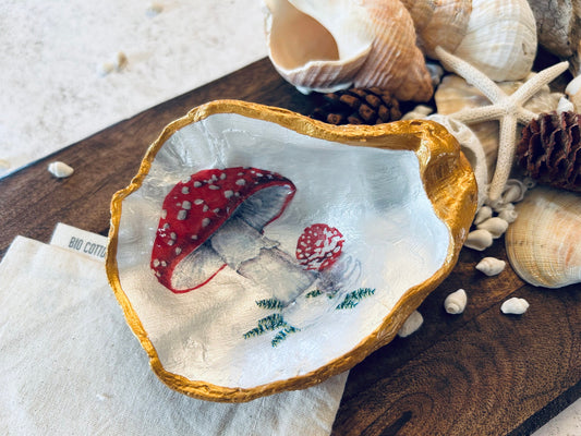 Toadstool oyster shell trinket dish. Nature lovers gift for her. Red and gold mushroom cottagecore ring dish. Autumn Fall home decor gift.