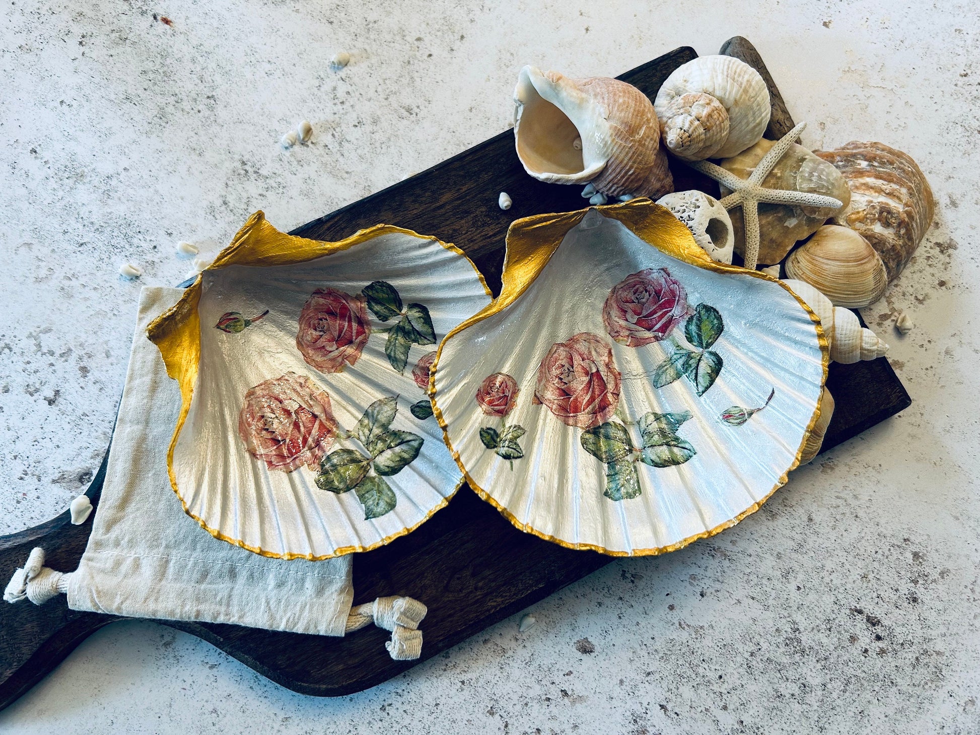 Pink rose and gold scallop shell ring dish. Floral gift for a gardener. Beach house decor. Rose pink flower decoupage vanity gift for her.