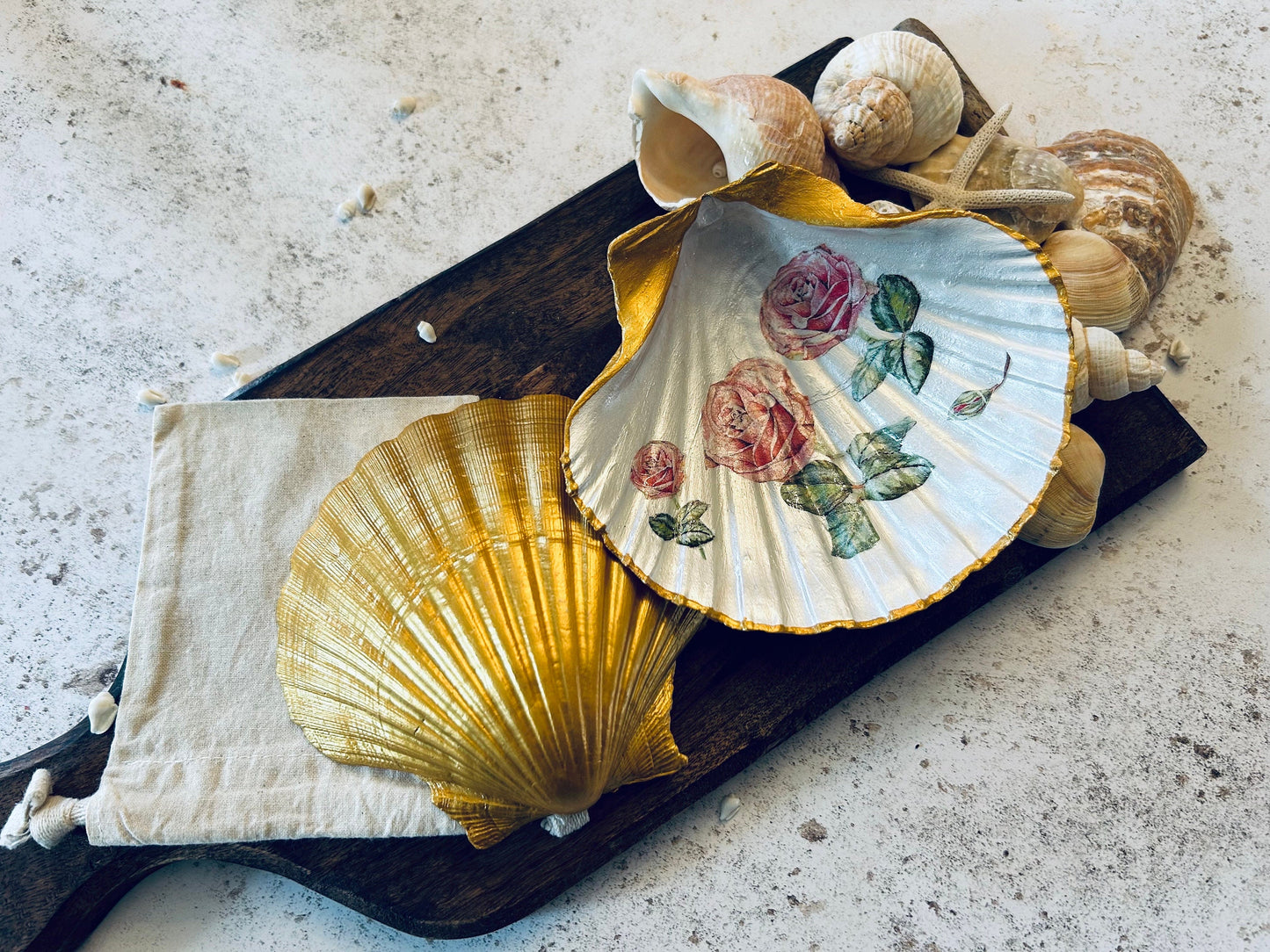 Pink rose and gold scallop shell ring dish. Floral gift for a gardener. Beach house decor. Rose pink flower decoupage vanity gift for her.