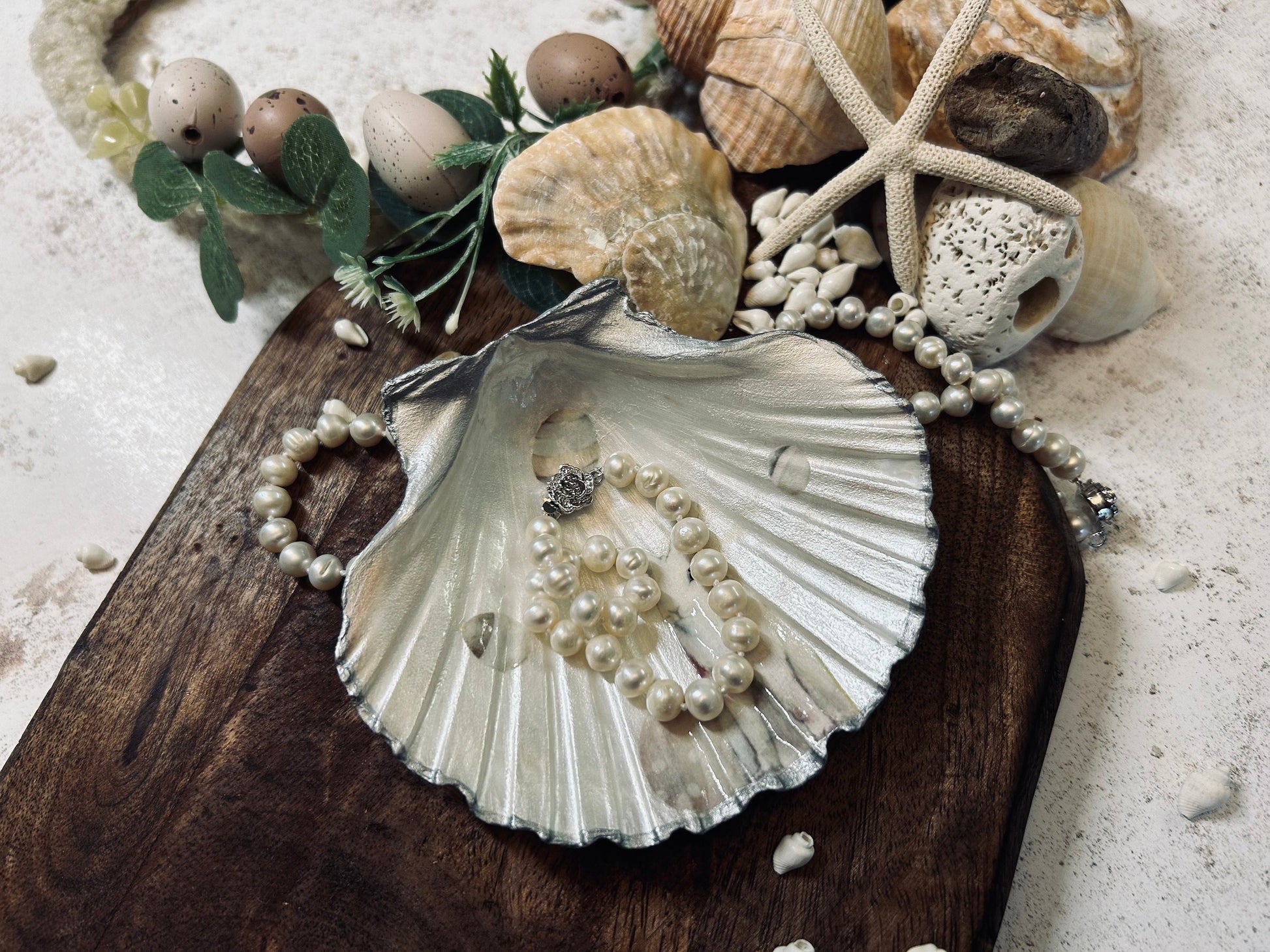 Easter Bunny Scallop Shell Trinket Dish. Mini Egg Holder. Silver and Grey Easter Home Decor Gift. Rabbit lovers Easter gift.