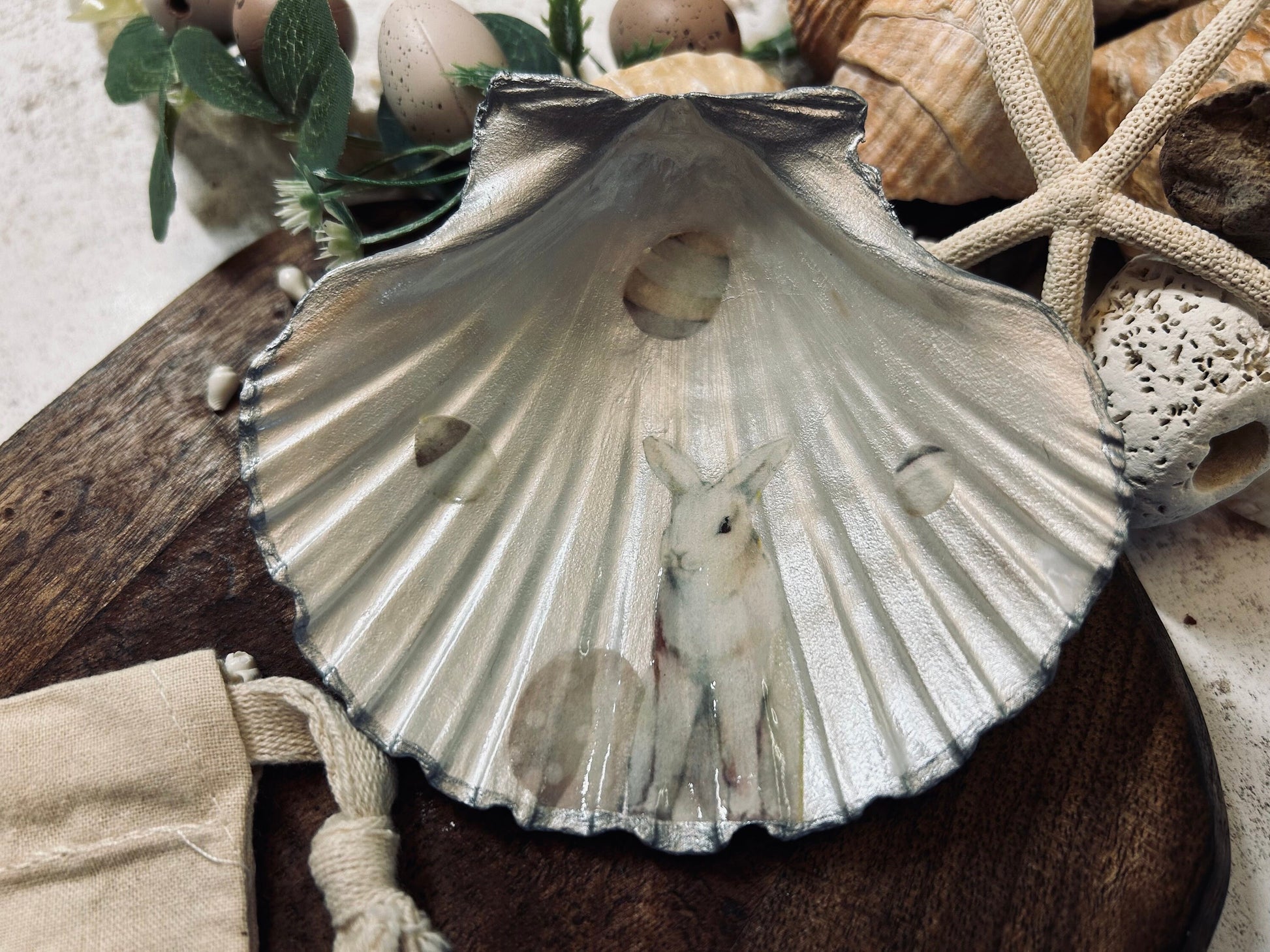 Easter Bunny Scallop Shell Trinket Dish. Mini Egg Holder. Silver and Grey Easter Home Decor Gift. Rabbit lovers Easter gift.