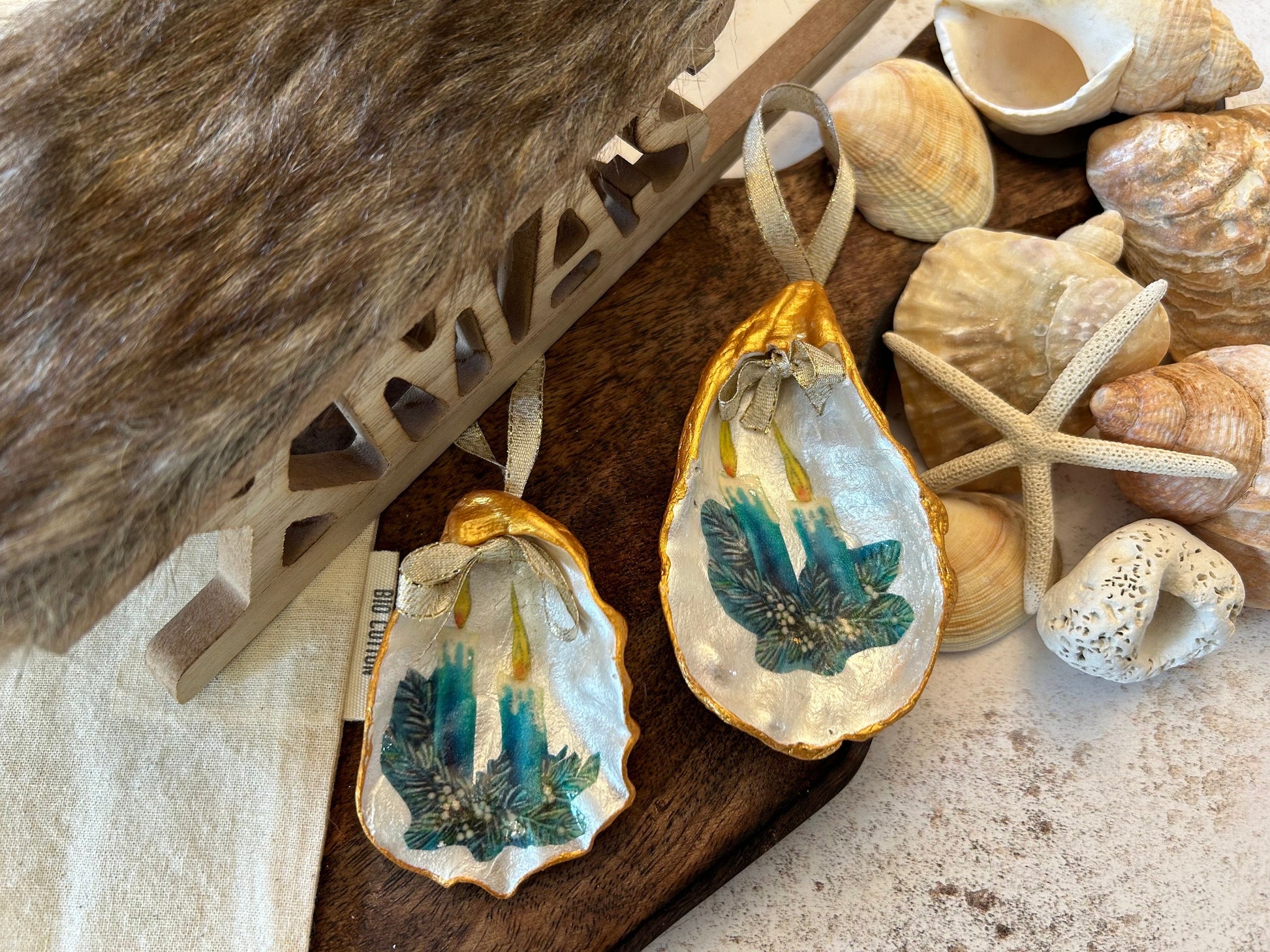 Retro Oyster Shell Christmas Bauble: Blue & Gold Kitsch Holiday Hanging Decor.