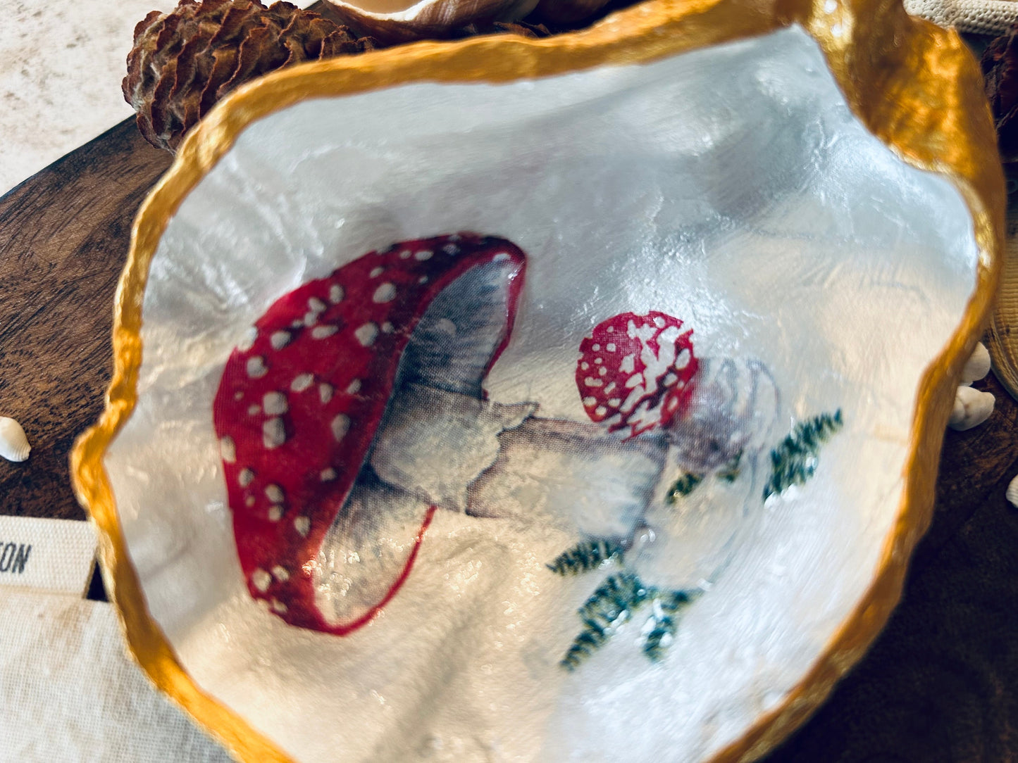 Toadstool oyster shell trinket dish. Nature lovers gift for her. Red and gold mushroom cottagecore ring dish. Autumn Fall home decor gift.