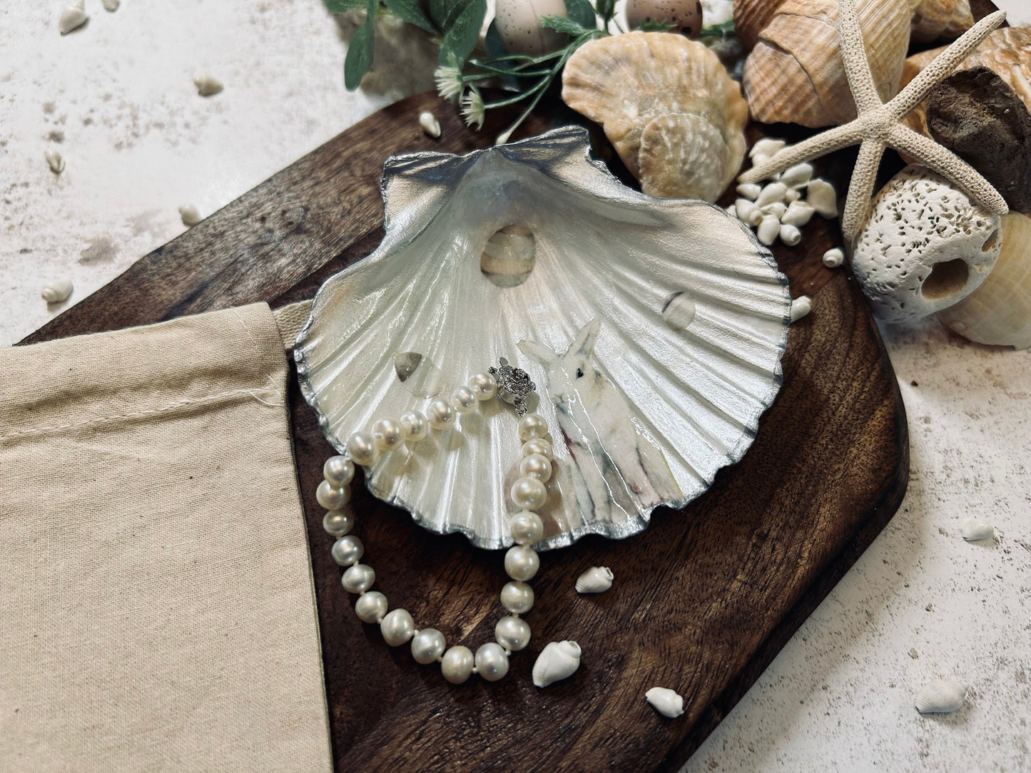 Easter Bunny Scallop Shell Trinket Dish. Mini Egg Holder. Silver and Grey Easter Home Decor Gift. Rabbit lovers Easter gift.