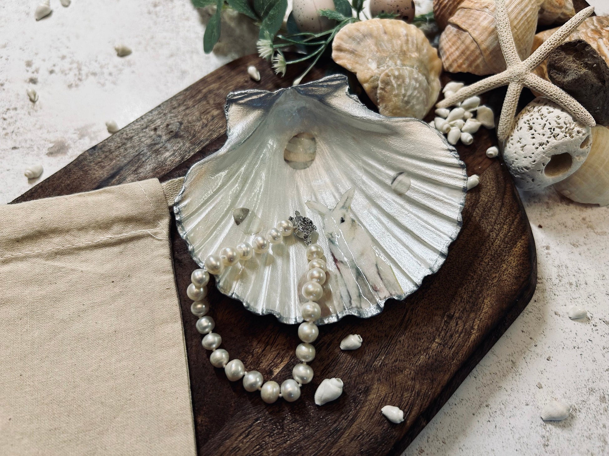 Easter Bunny Scallop Shell Trinket Dish. Mini Egg Holder. Silver and Grey Easter Home Decor Gift. Rabbit lovers Easter gift.