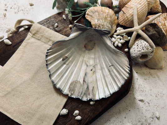 Easter Bunny Scallop Shell Trinket Dish. Mini Egg Holder. Silver and Grey Easter Home Decor Gift. Rabbit lovers Easter gift.