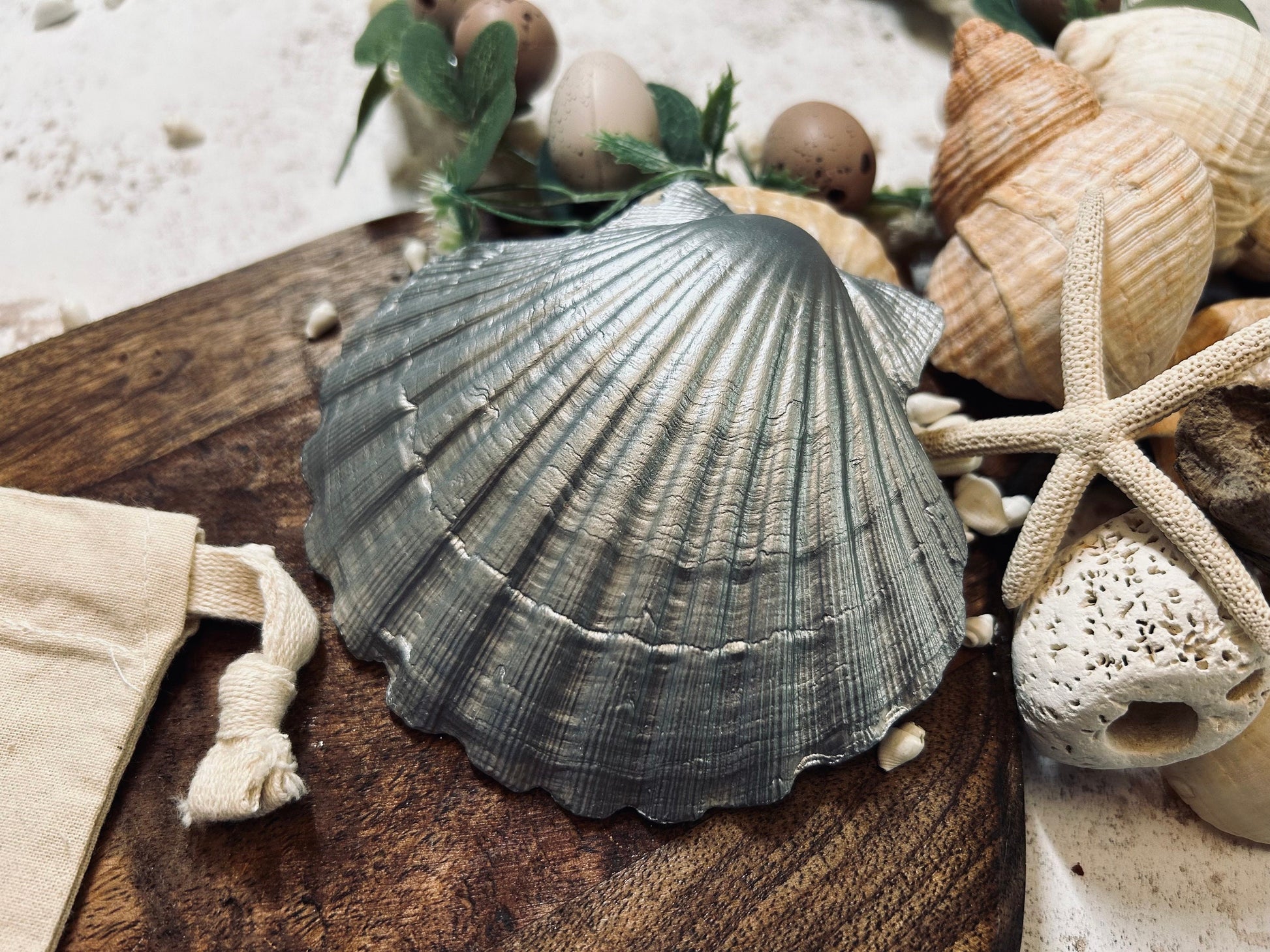 Easter Bunny Scallop Shell Trinket Dish. Mini Egg Holder. Silver and Grey Easter Home Decor Gift. Rabbit lovers Easter gift.