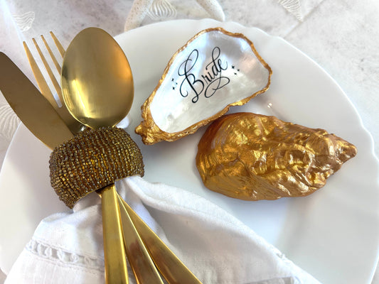 Gold oyster shell wedding place card and favour. Personalised name place for beach themed wedding. Wedding keepsake name card ring holder.