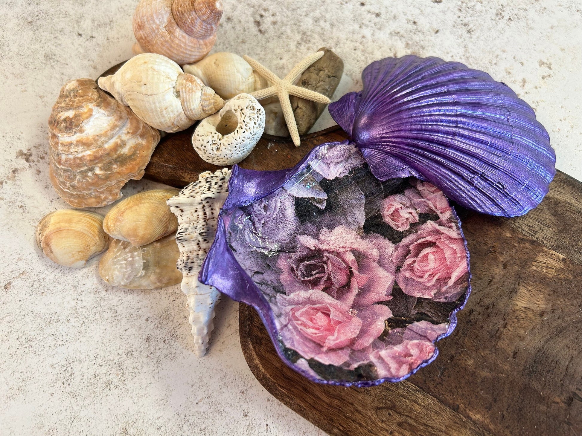 Purple and pink rose scallop shell dish. Mauve floral birthday trinket dish for her. Ring dish for shell lovers. June birthday flower.
