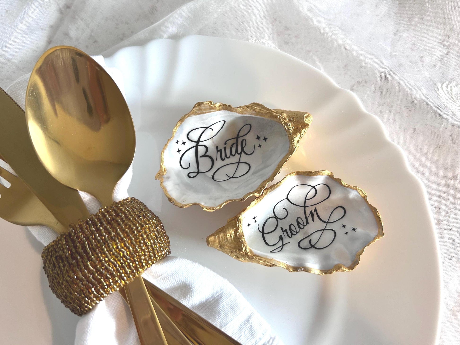 Oyster shell wedding place names and favours. Personalised name card for wedding party. Wedding guest gift. Place setting keepsake.