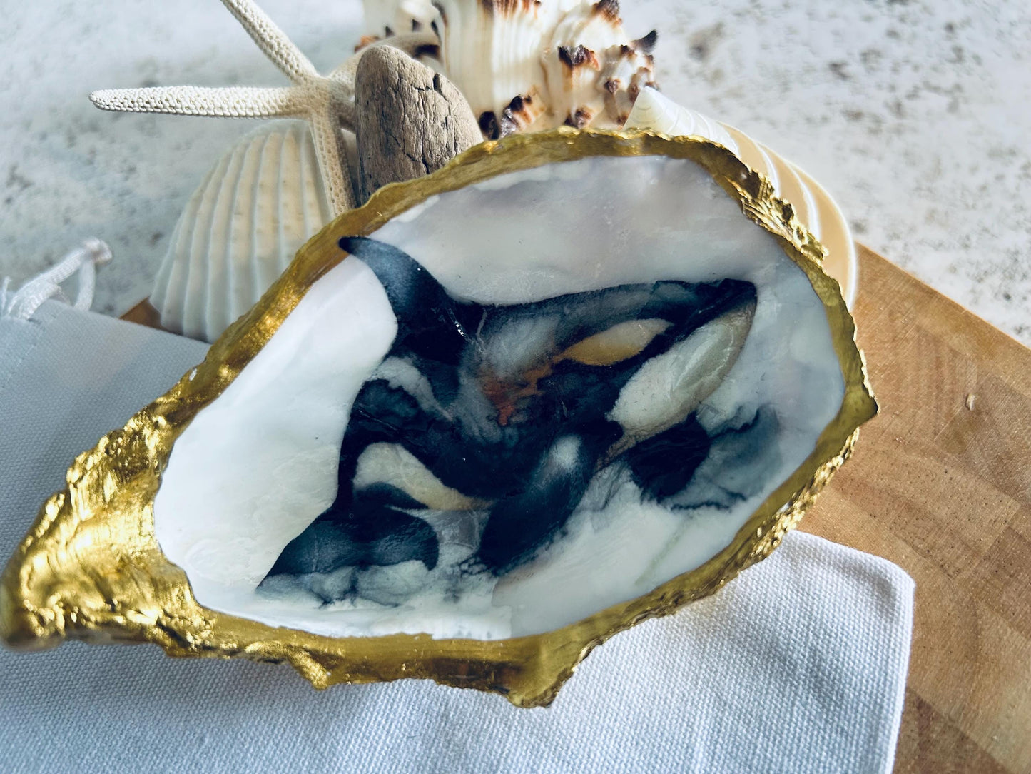 Killer whale oyster shell dish. Orca desk tidy gift for a sea life lover. Marine animal natural shell dish. Gold and Black sea shell dish.