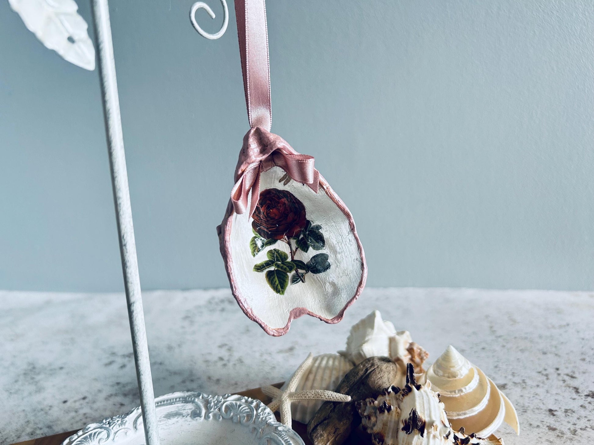 Personalised red vintage rose oyster shell. Dusky pink hanging decor. June birthday keepsake. Mother’s Day gift. Bottle gift tag decoration.