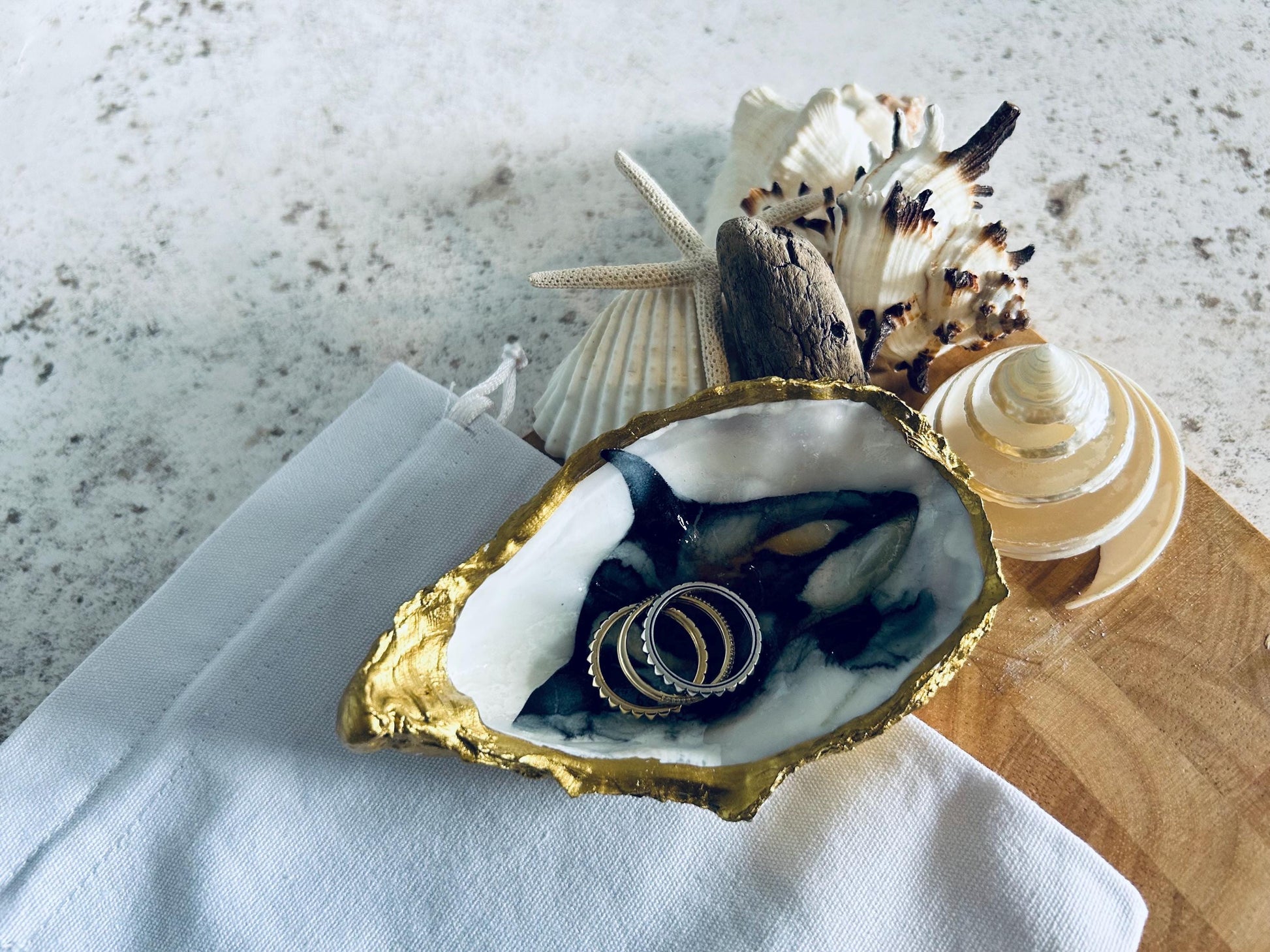 Killer whale oyster shell dish. Orca desk tidy gift for a sea life lover. Marine animal natural shell dish. Gold and Black sea shell dish.