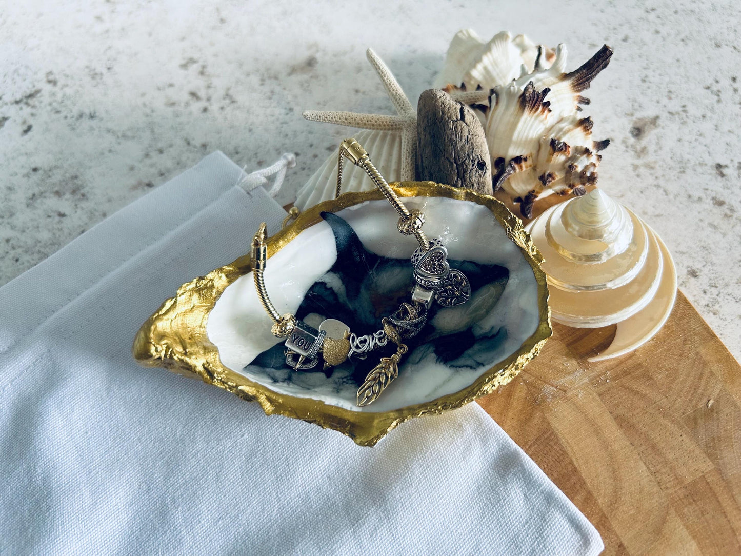 Killer whale oyster shell dish. Orca desk tidy gift for a sea life lover. Marine animal natural shell dish. Gold and Black sea shell dish.