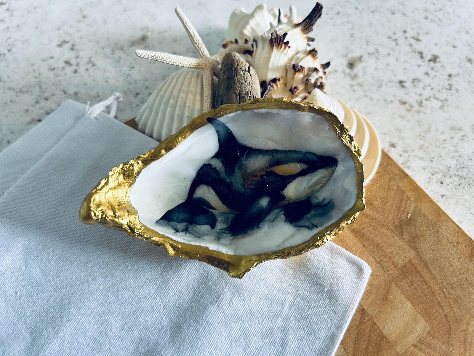 Killer whale oyster shell dish. Orca desk tidy gift for a sea life lover. Marine animal natural shell dish. Gold and Black sea shell dish.