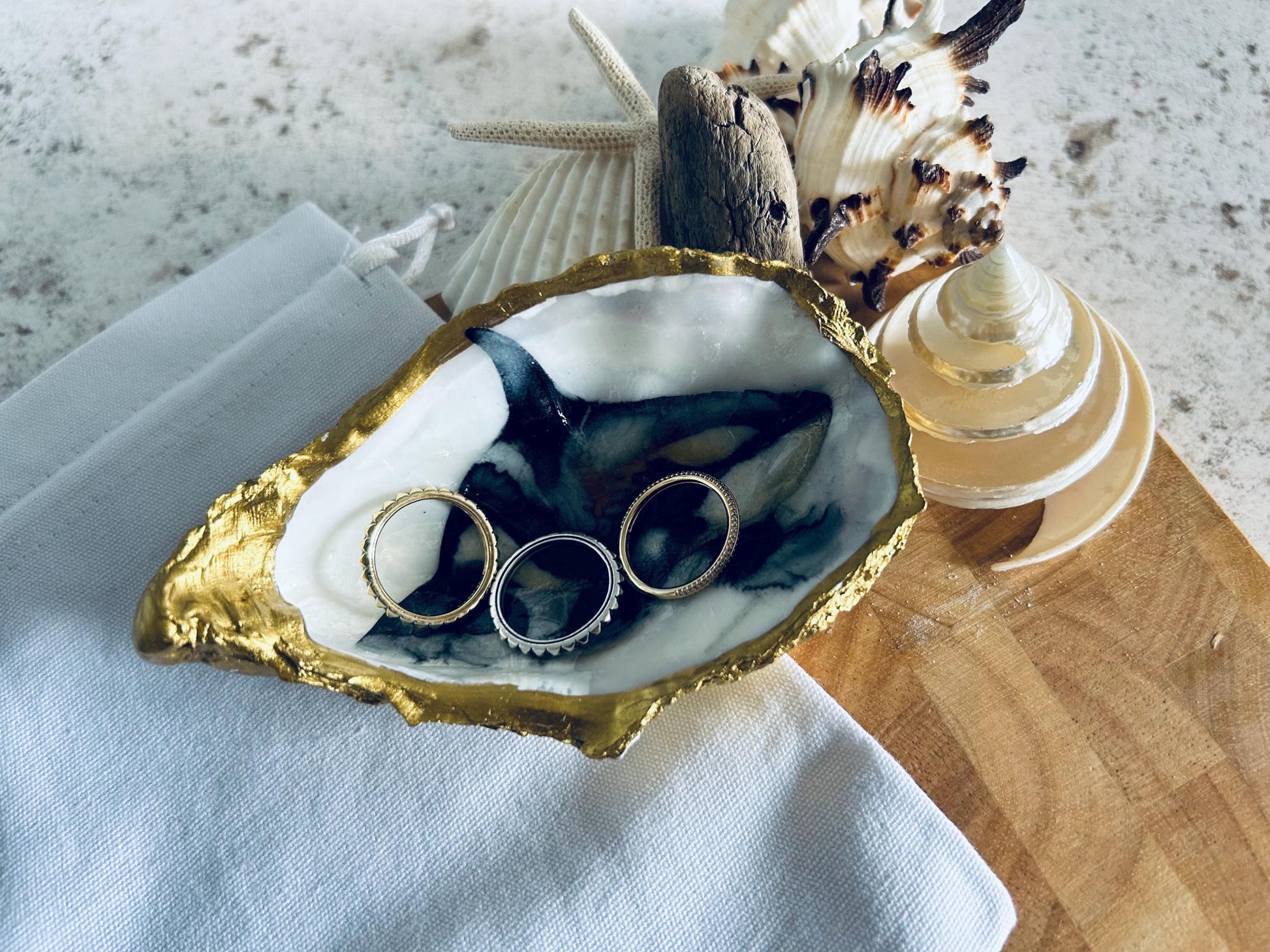 Killer whale oyster shell dish. Orca desk tidy gift for a sea life lover. Marine animal natural shell dish. Gold and Black sea shell dish.
