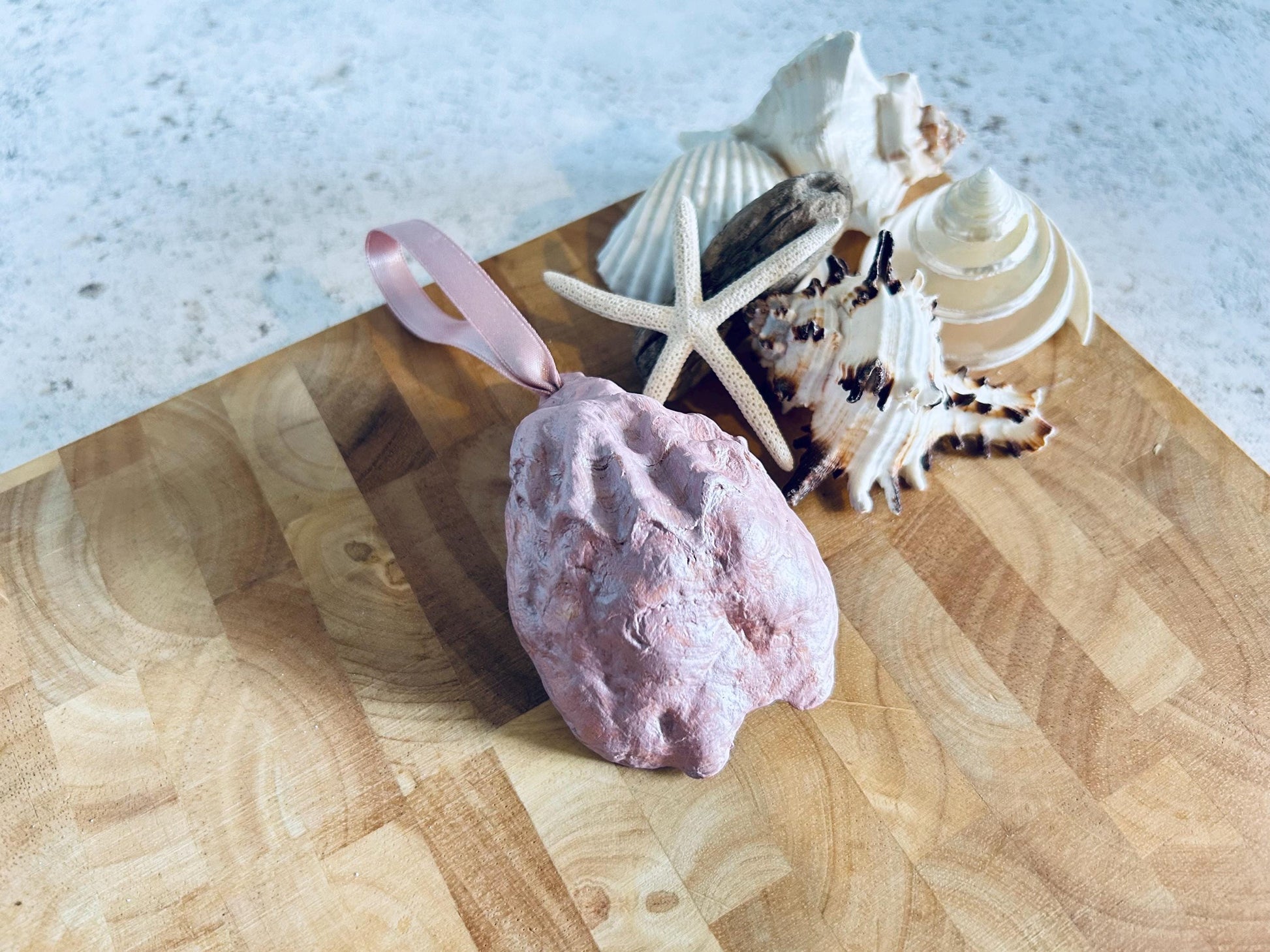 Personalised red vintage rose oyster shell. Dusky pink hanging decor. June birthday keepsake. Mother’s Day gift. Bottle gift tag decoration.