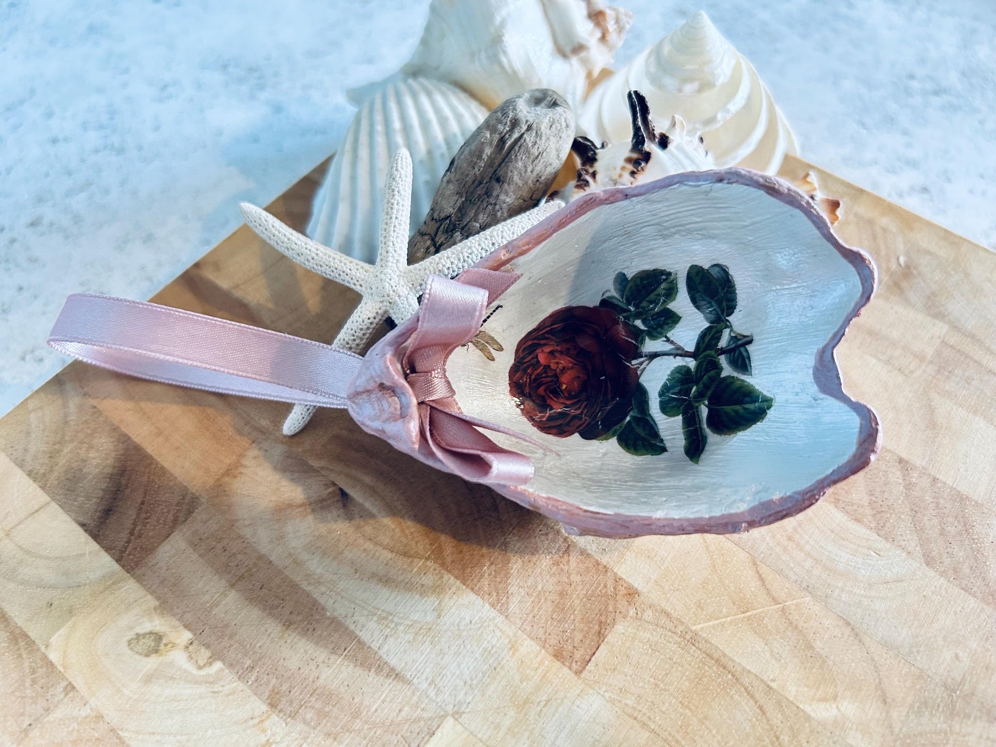 Personalised red vintage rose oyster shell. Dusky pink hanging decor. June birthday keepsake. Mother’s Day gift. Bottle gift tag decoration.