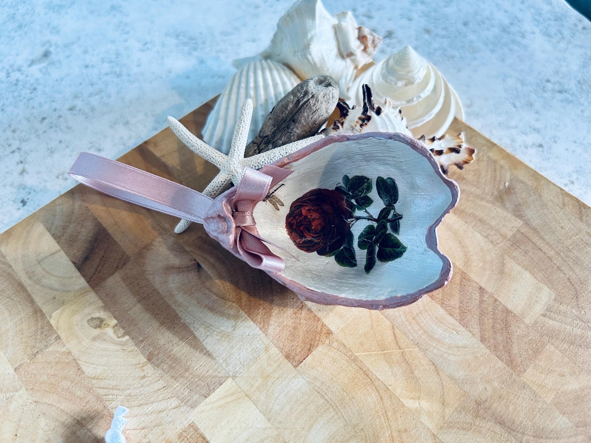 Personalised red vintage rose oyster shell. Dusky pink hanging decor. June birthday keepsake. Mother’s Day gift. Bottle gift tag decoration.