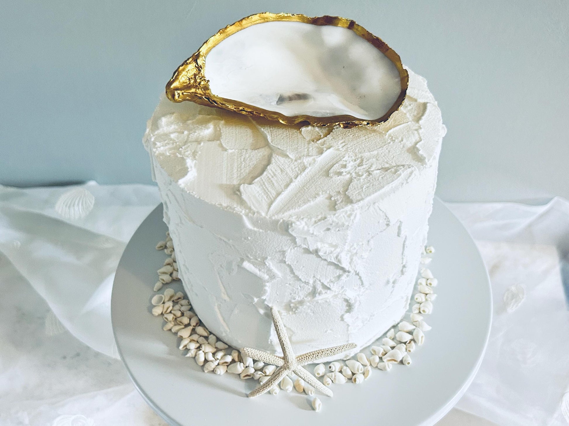 Antique Gold Oyster Shell Cake Topper. Custom Cake Ornament. Decoration for a Beach Wedding.