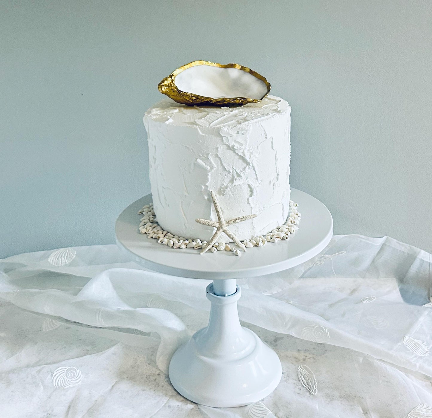 Antique Gold Oyster Shell Cake Topper. Custom Cake Ornament. Decoration for a Beach Wedding.