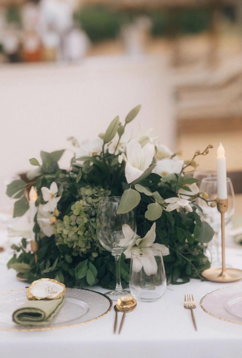 These natural oyster shells place names will add a touch of sophisticated luxury to your beach inspired wedding.  Finished in a luxurious antique gold on the rims and the inside and underside have been left natural ready to personalise with your guests names.