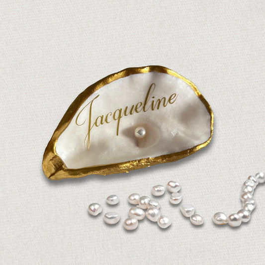 These natural oyster shells place names will add a touch of sophisticated luxury to your beach inspired wedding.  Finished in a luxurious antique gold on the rims and the inside and underside have been left natural ready to personalise with your guests names.