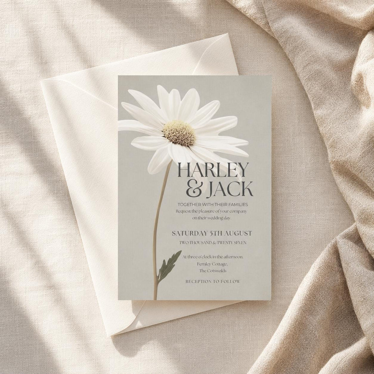 Daisy Wedding Invitation, White Floral Botanical Invite for Spring Summer Weddings, Editable Canva Template, Printable.