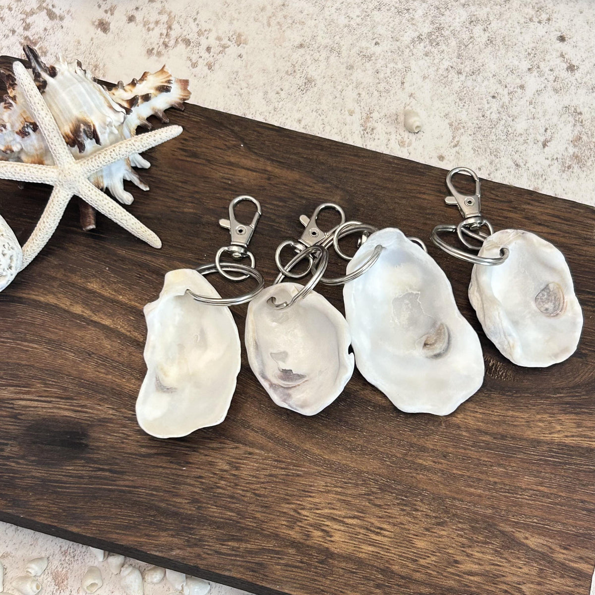 Oyster Shell Keychain.  Natural Beach Bag Charm, Coastal Keyring favour.  Beach Wedding Gift.