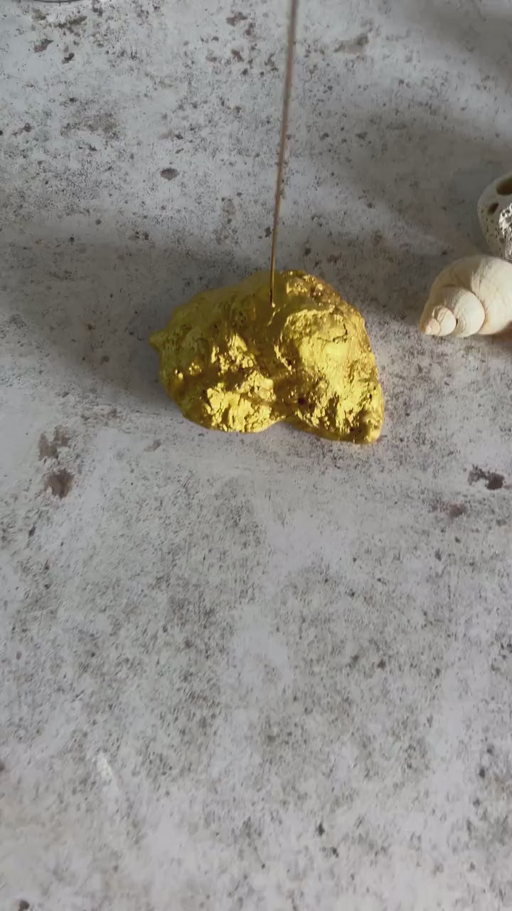 Gold oyster shell wedding photo holder. Elegant beach wedding table number/menu holder. Lost loved one beach wedding memorial photo holder.