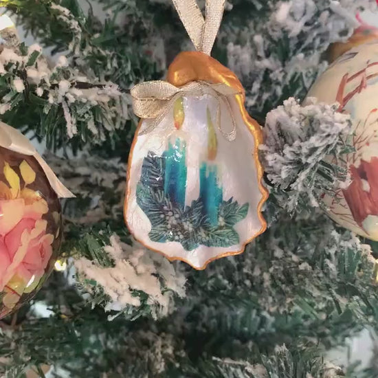 Retro Oyster Shell Christmas Bauble: Blue & Gold Kitsch Holiday Hanging Decor.